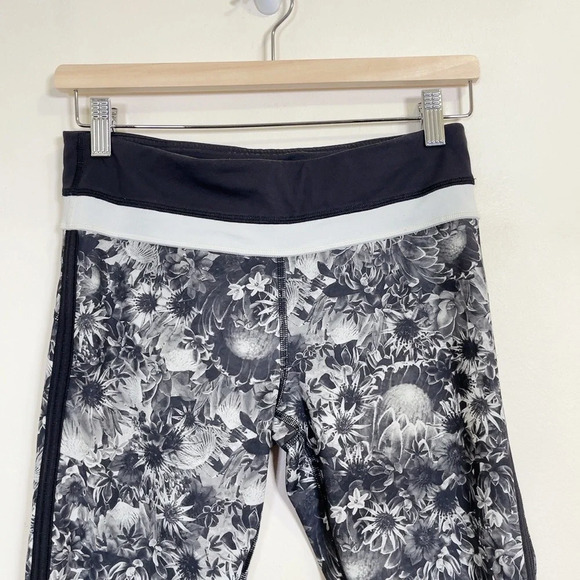 LULULEMON | UP THE PACE CROP - Picture 4 of 10